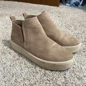 Universal Thread Platform Sneakers